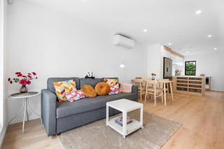 3BDR Townhouse by Panmure Basin Mt Wellington - 2