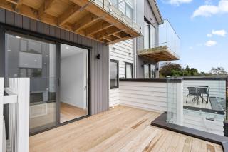 3BDR Townhouse by Panmure Basin Mt Wellington - 3
