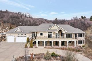Luxury Mountain Estate w Views 6BR Near Ski Resorts - 2