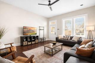 Derby & Bourbon Trail Homebase W Private Backyard - 0