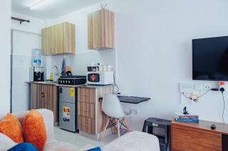 Modern Skyline Studio Grand Midtown Apartments - 1