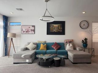 2023 NEW Built Convenient Quiet Near Strip 5BR 5BA - 0