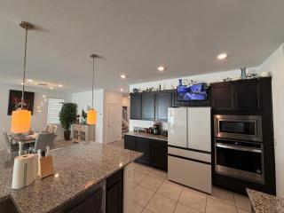 2023 NEW Built Convenient Quiet Near Strip 5BR 5BA - 7