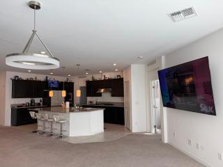 2023 NEW Built Convenient Quiet Near Strip 5BR 5BA - 5