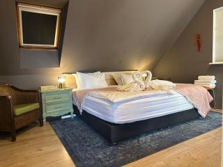 Luxurious House with hot & cold tub - 8