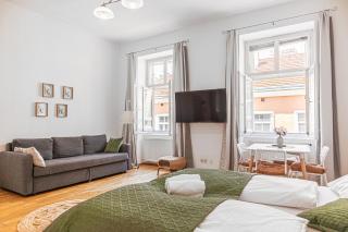 Close to Rennweg, Beautiful 2BR Apartment with WIFI & TV - 9