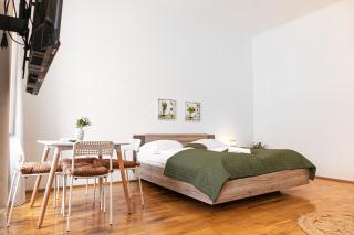 Close to Rennweg, Beautiful 2BR Apartment with WIFI & TV - 0