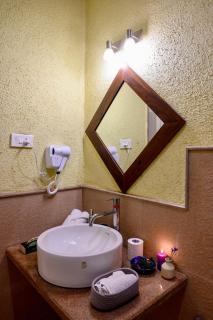 Stylish 2bhk w pool and Kitchen 8 mins from beach - 2