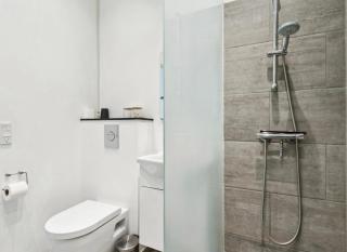 Stylish Scandinavian Apartment in a Peaceful Neighborhood - 3