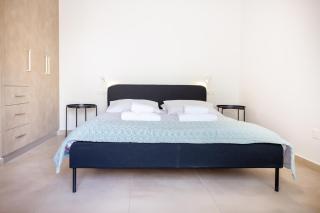 Bee & Be One Bedroom Apartments - 8