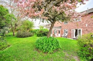 Spacious 4-Bedroom Family Home in Windsor - 1
