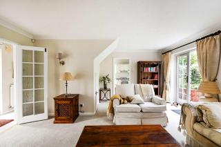 Spacious 4-Bedroom Family Home in Windsor - 0