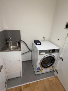 City Escape Australia 108 Sky Apartment - 8