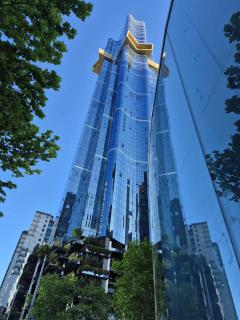 City Escape Australia 108 Sky Apartment - 6