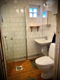 Cozy log cabin on a horse farm with lake views - 8