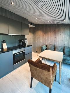 New & Stylish Apartment in Central Henningsvær - 4