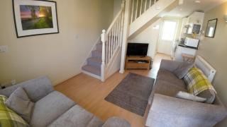 Lemon Cottage near beach and buses - 4