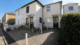 Lemon Cottage near beach and buses - 5