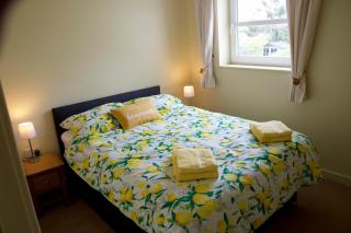 Lemon Cottage near beach and buses - 8