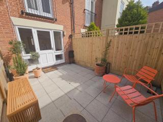 Beautiful City Centre Townhouse with parking - 3