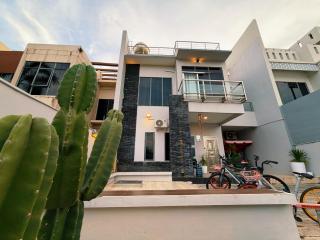 Entire Villa, Ferry Terminal Pickup & Breakfast - 8