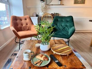 Vibrant City Escape: 1-Gig Fibre & Cosy Modern - 7