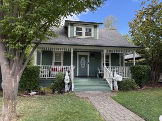 The Heritage House at Second Street Cottages - 1