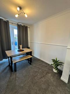 Comfortable Family House with 3 Bedrooms in Hessle - 6