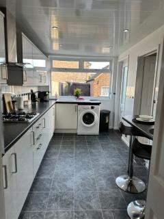 Comfortable Family House with 3 Bedrooms in Hessle - 8