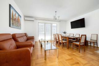 Klimatyzowany Apartament z 2 Sypialniami Balkonem i Parkingiem by Noclegi Renters - 4