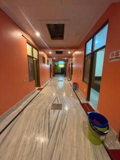 Sankat mochan guest house 100mtr-from ram mandir - 5