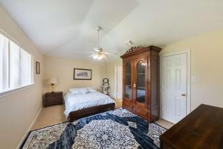 4BR House with Private Yard & BBQ Near NASA - 8