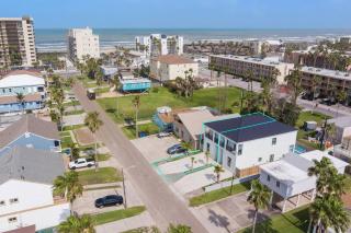 Beachside 4BR w Private Pool Walk to Shore Sleeps 12 - 0