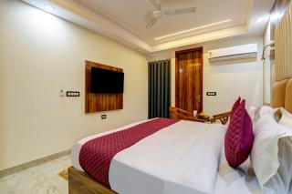 Hotel Signature Suites Delhi IGI airport free drop - 1