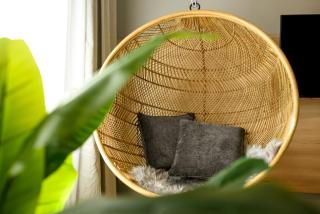 Premium Apartments near Radisson Hotel - Modern & Stylish - 2