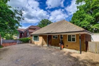 Comfy Bungalow Virginia Water - Near Golf Club - 9