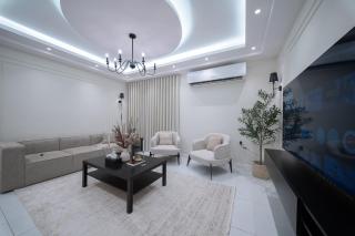 Luxury One-Bedroom Retreat - 7