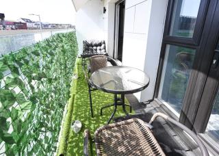 Luxury Luton airport 10 Mins retreat 4 Poster Kingsize bed ,Massage Chair ,Jacuzzi Bath,Large Balcony,24 Hour Check In ,Luton Station walking distance CONTRACTORS WELCOME,COUPLES,PROFESSIONALS - 9