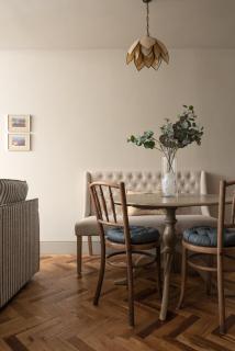 The Wee Alba - Luxury Central Pitlochry 2-Bed Flat with Cosy Fire - 2