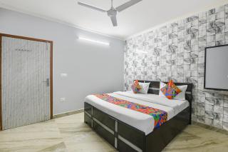 FabHotel Zen Stay - 3