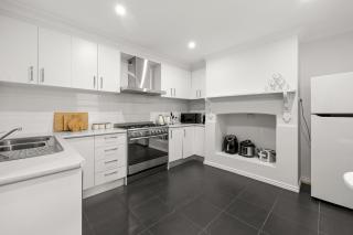 East Melbourne Terrace with 2 Free Parking - Close to MCG - 3