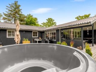 Holiday Home Emelrik - 2km from the sea by Interhome - 5