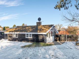 Holiday Home Kato - 125m from the sea by Interhome - 1