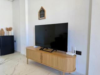 Sunny-Terrace Apartment in Los Altos - 6