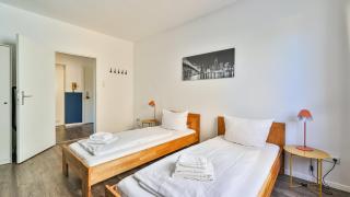 Spacious Flat 2nd Floor near station - 2