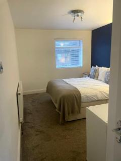 Hopkins Hideaway - 2 Bedroom House, Parking, Garden, Wifi, Vacation or Contractor Stay, close to Beaches, Shops, Hospital & Airport - 3