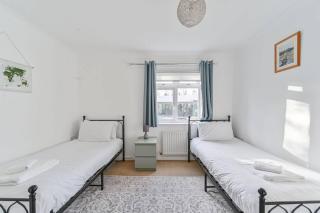Spacious 2-Bed Flat with Free Parking, Bromley - 7