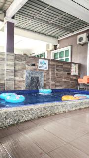 Private pool Homestay Melaka - 0