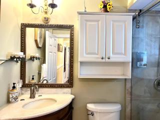 Barker House Suite 3,In the Heart of Old-Town - 1