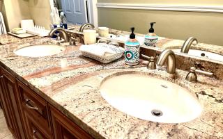 Barker House Suite 3,In the Heart of Old-Town - 3